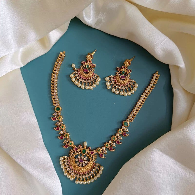 Aaahana Neckpiece