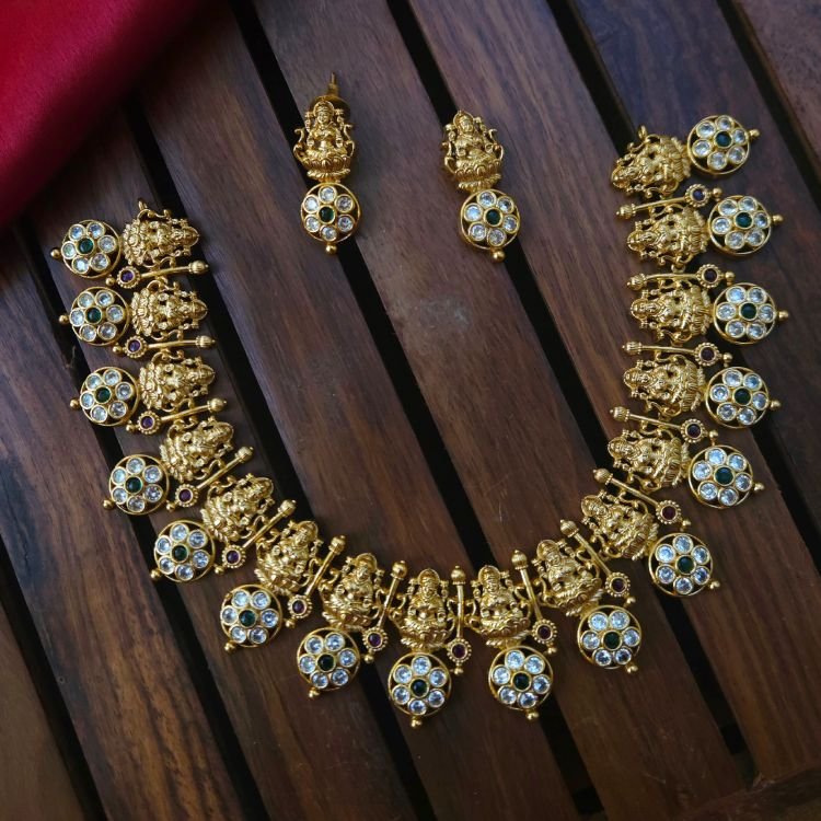 Anisha Neckpiece