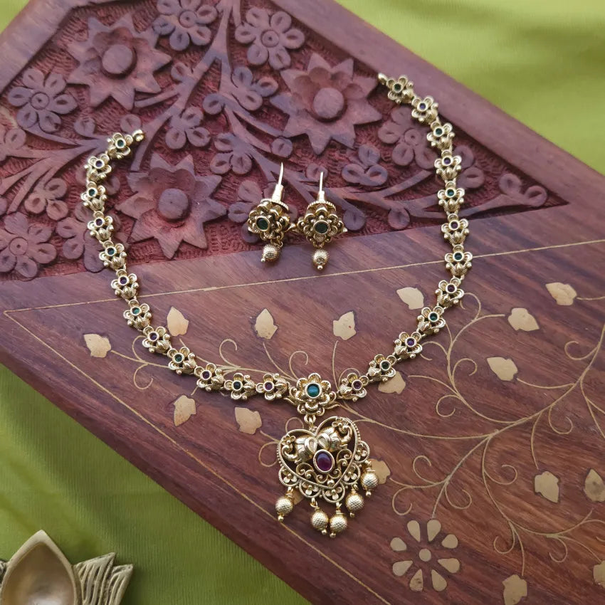 Heartina Mini Neckpiece