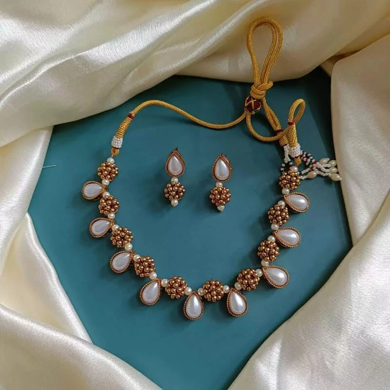 Iniya Neckpiece - White