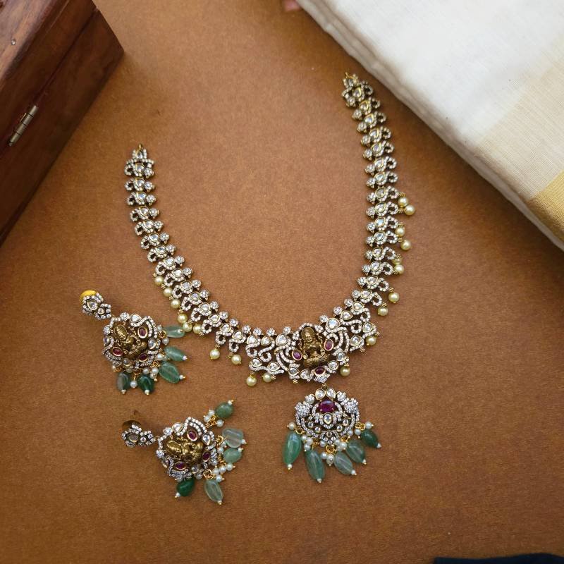 Mosika Victorian Neckpiece