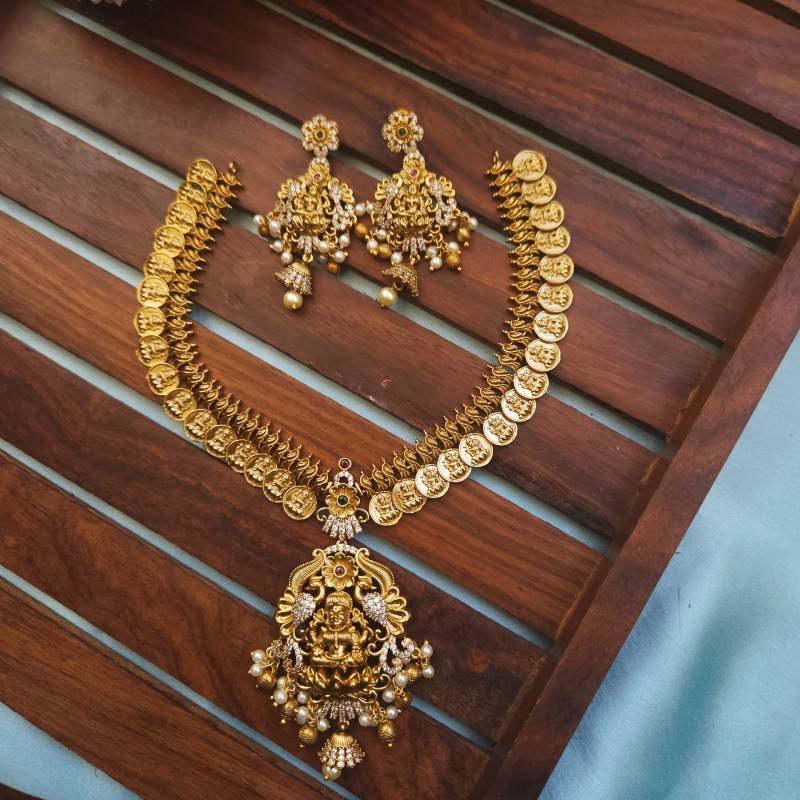 Triveni Neckpiece