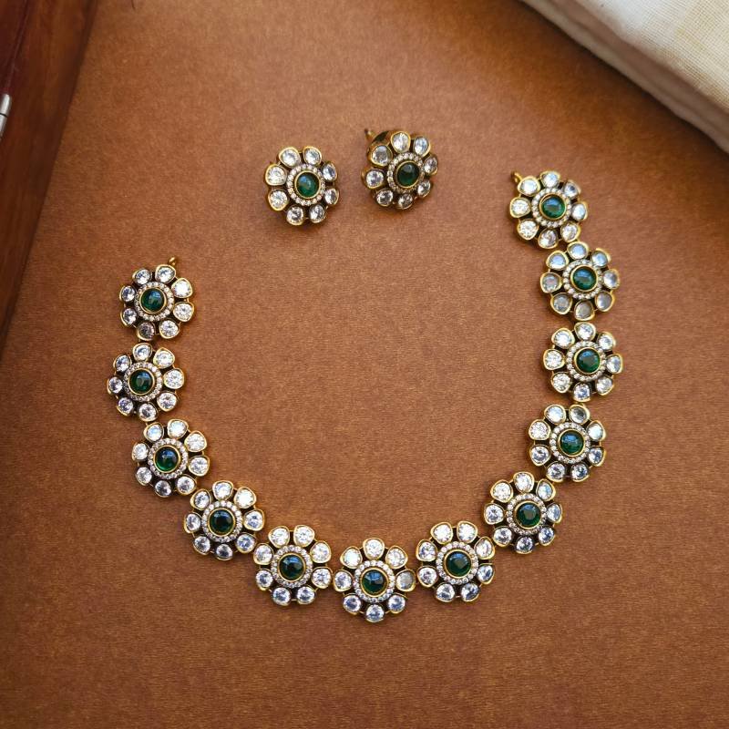 Ziana Victorian Neckpiece