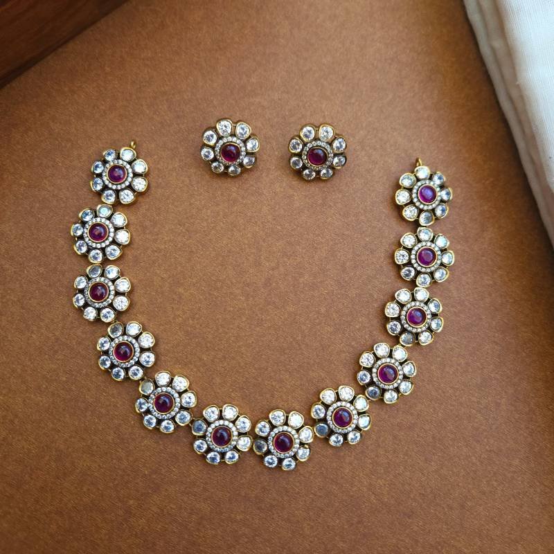 Ziana Victorian Neckpiece