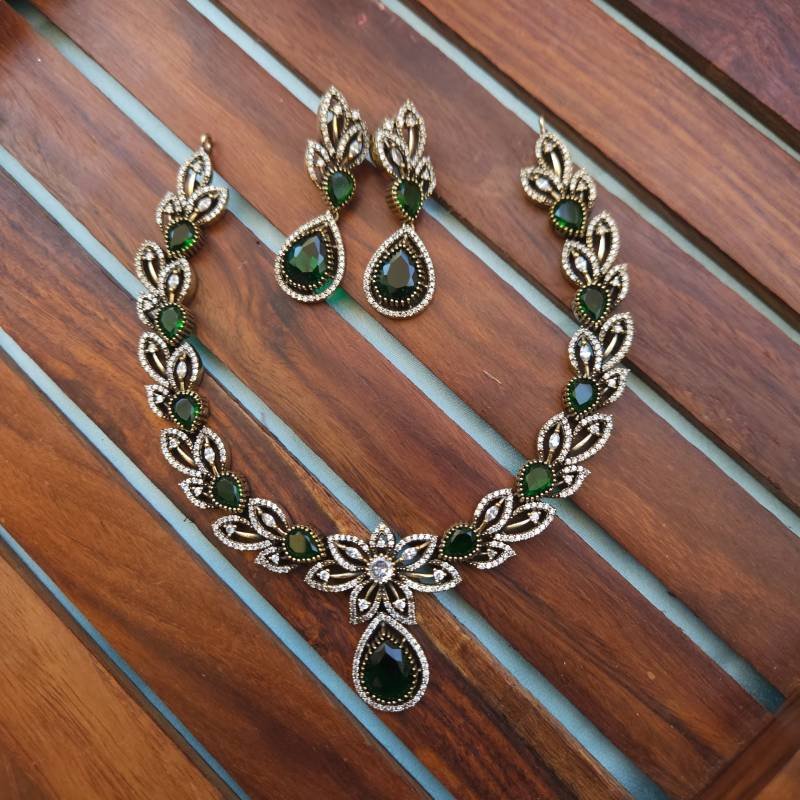 Viviana Victorian Green