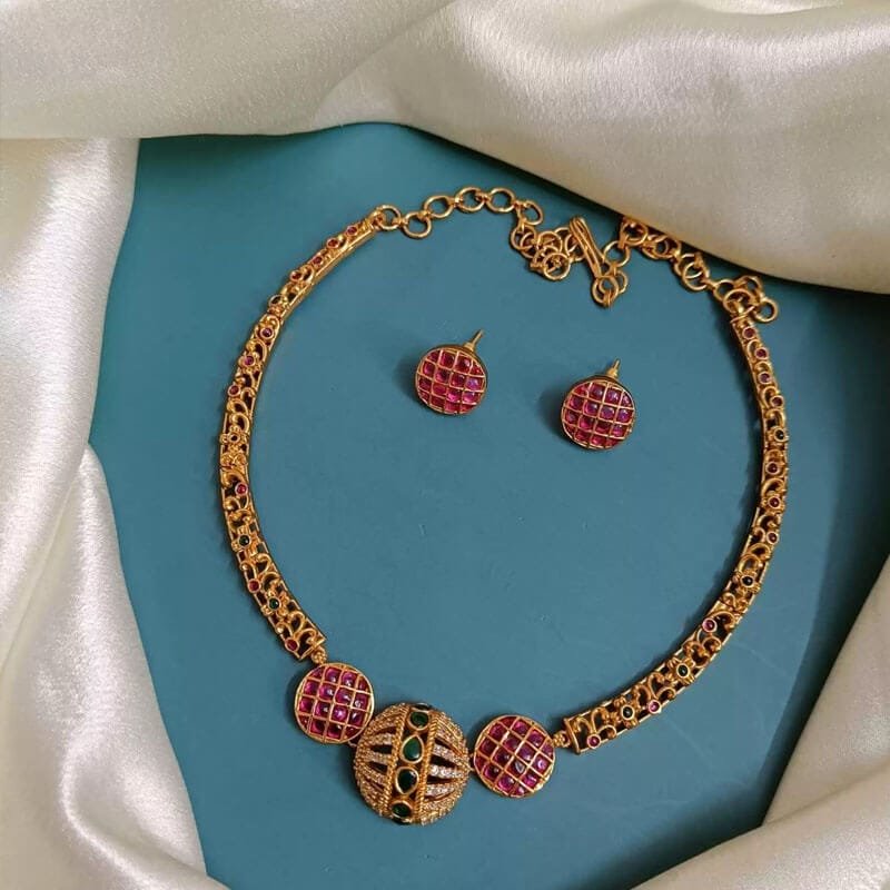 Hazel Chocker