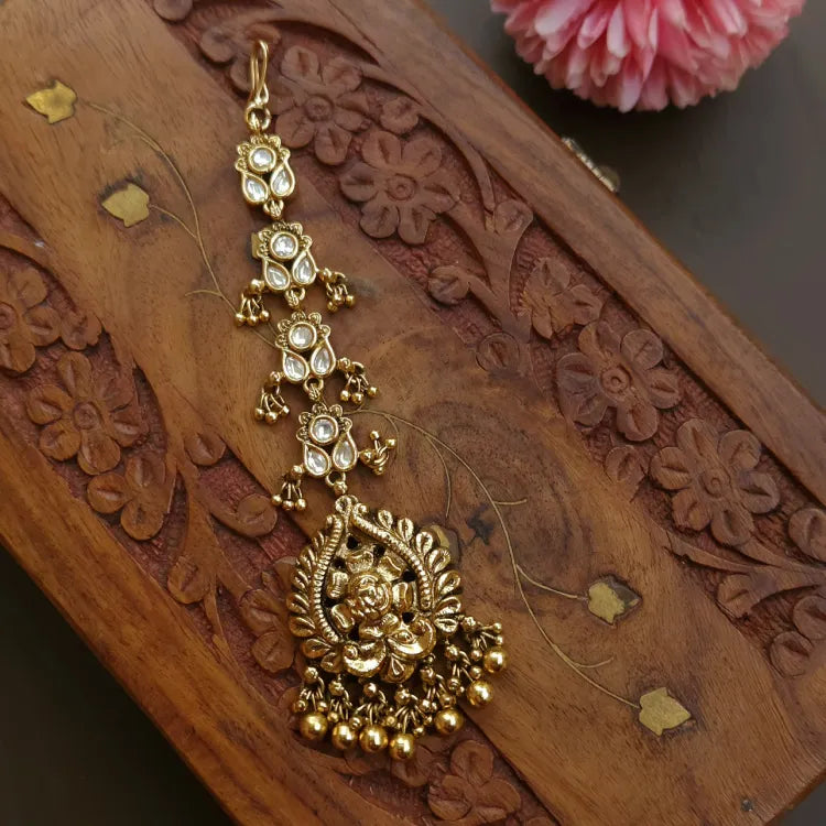 Antique Kundan Maang Tikka