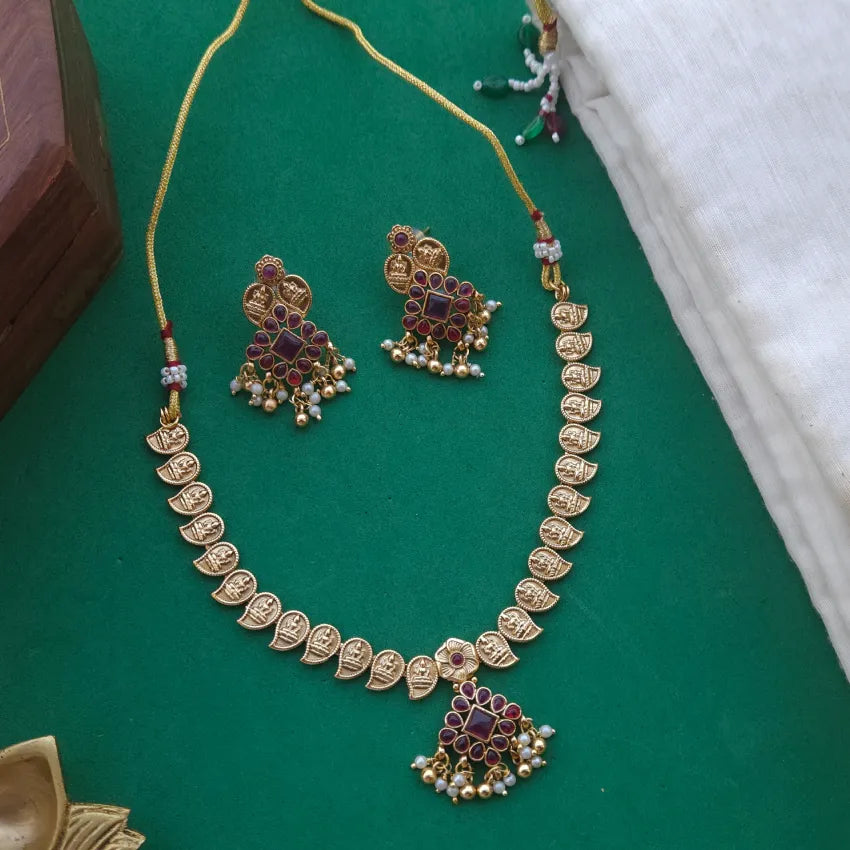 Floral Manga Coin Neckpiece - Red