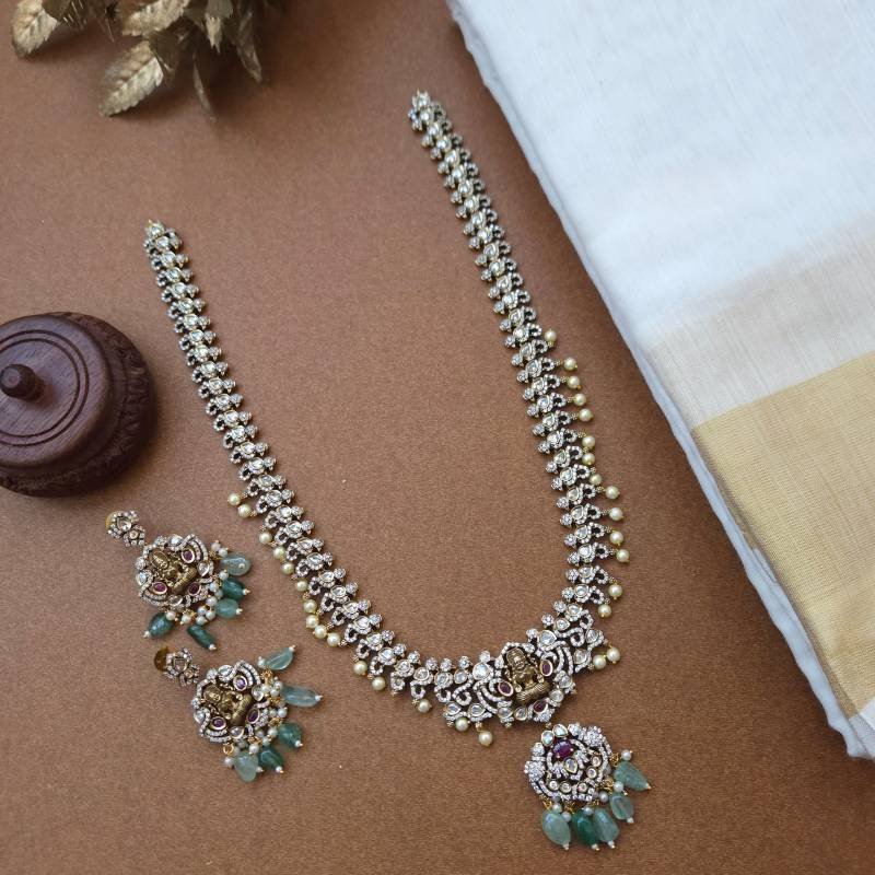 Mosika Victorian Haram