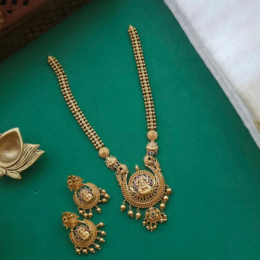 Saanvi Neckpiece