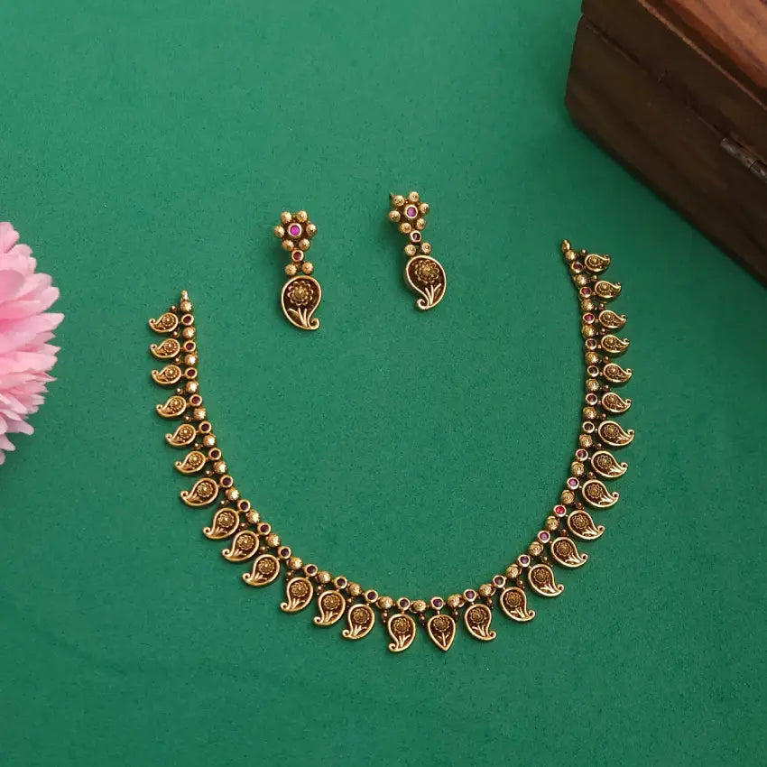 Sinamika Gold Inspired Neckpiece