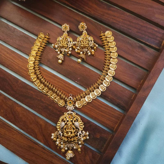 Triveni Neckpiece