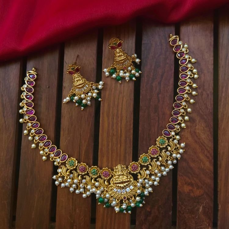 Vikasini Neckpiece